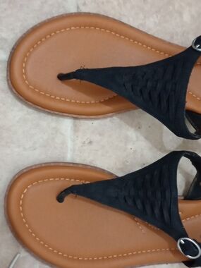 Earth brand Hana3 black wedge sandals  a synthetic upper Size 8M
